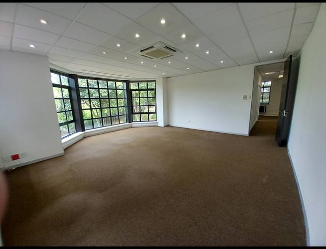 396M² OFFICE TO LET IN LYME PARK